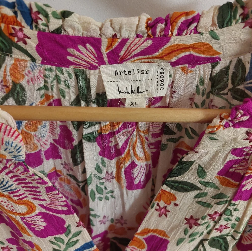 Nicole Miller Cream Floral V-Neck Flutter Sleeve Top with Pink & Orange Blooms - Picture 3 of 4